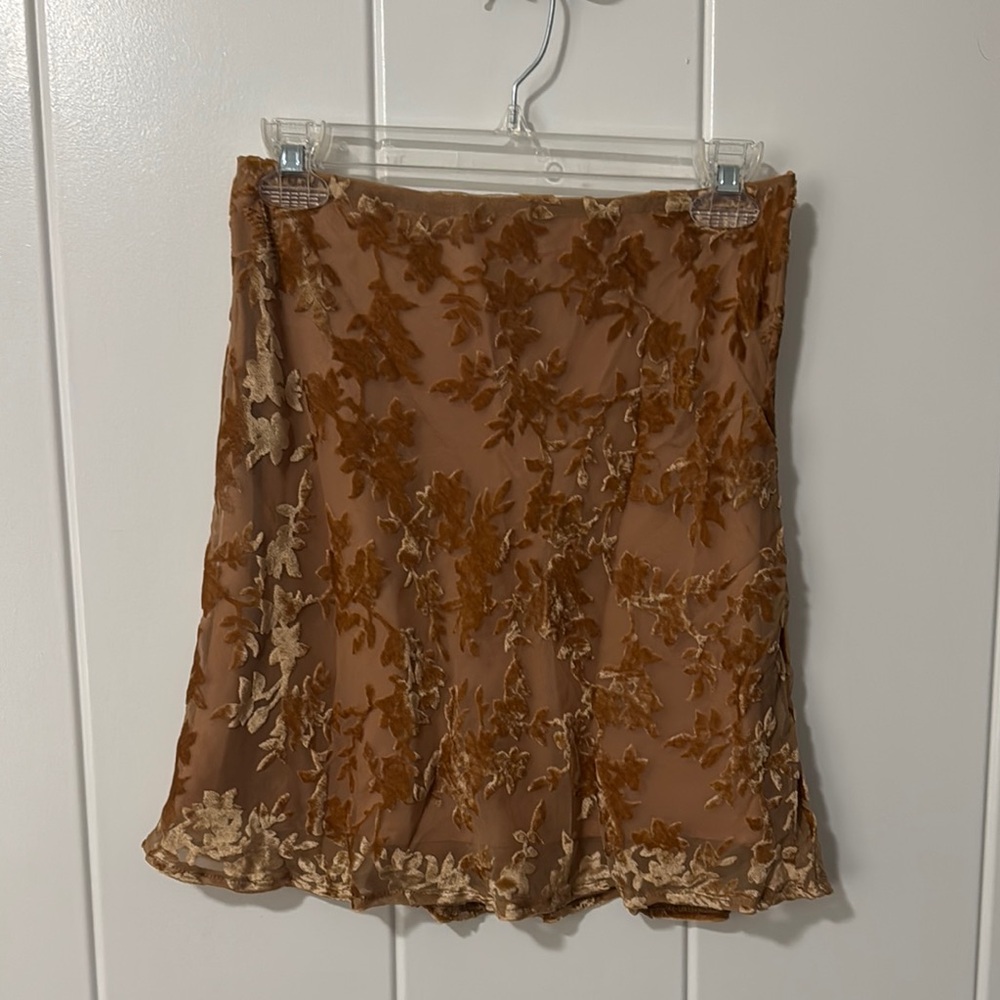 Elegant Floral Embroidered Skirt - Tan